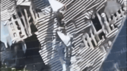 26일(현지시간) 러시아가 우크라이나에 빼앗겼던 서부 쿠르스크 완전 해방을 발표한 가운데, 러시아 국영방송은 제44군단 제22기계화소총연대가 쿠르스크 마지막 수복 마을 고르날에 국기를 게양하며 환호하는 영상을 공개했다. 2025.4.26 러 국영방송