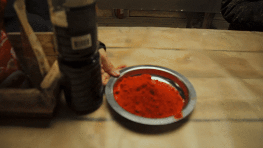 30일(현지시간) 고려인 3세 방송인이자 정치인인 마리나 김(42)은 “전 세계 독점”이라며 쿠르스크에서 직접 만난 북한군 동영상을 공개했다. 영상에는 러시아군과 드론 대응, 전자전 상황 적응 등 현대전 전술 훈련 중인 북한군과 참호 및 급식실 생활상이 담겼다. 2025.4.30 마리나 김