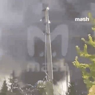 러시아 브랸스크주에 있는 군수품 제조업체인 스트렐라 공장이 우크라이나군의 공습을 받고 불길에 휩싸였다. 사이버보로스노 텔레그램 캡처