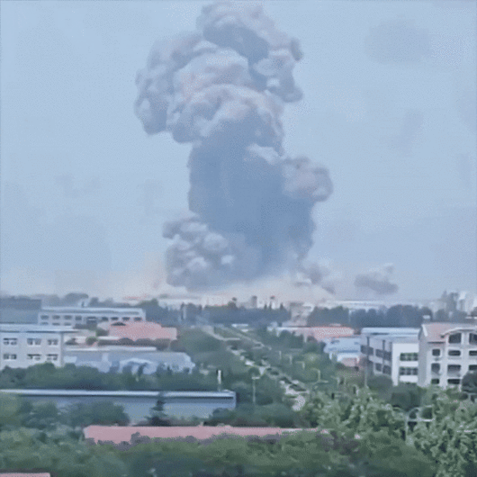 27일 오전 11시 57분 중국 산둥성 가오미시(웨이팡시)의 유다오(友道)화학회사에서 폭발이 발생했다. 2025.5.27 웨이보