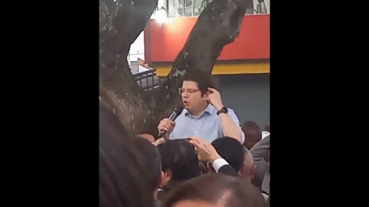 7일(현지시간) 콜롬비아 보고타에서 미겔 우리베 투르바이(39) 콜롬비아 상원의원이 총격으로 부상을 입었다. 엑스 캡처