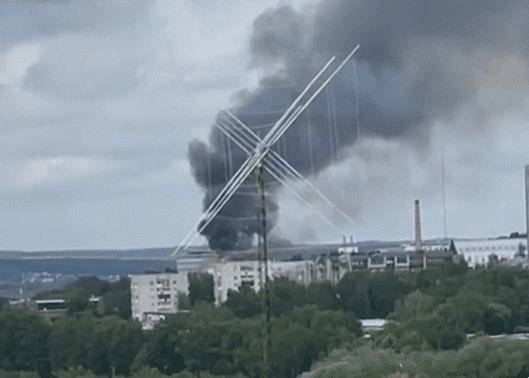 지난 1일(현지시간) 우크라이나군이 국경에서 1300㎞ 떨어진 러시아 중부 우드무르티야 공화국 이젭스크를 드론으로 공습했다. 엑스 캡처