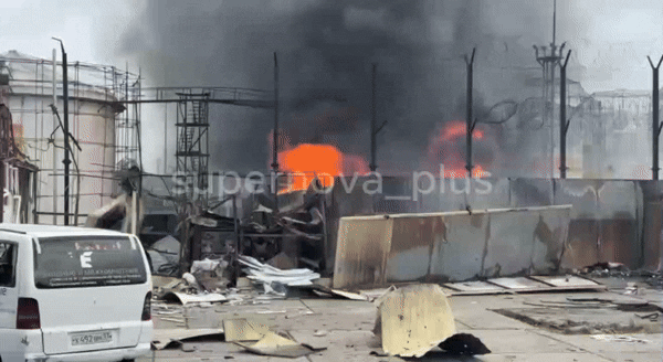 3일(현지시간) 우크라이나의 야간 드론 공습으로 소치 아들러 지구의 2000㎥ 규모 석유저장고에서 대형화재가 발생했다. 2025.8.3 텔레그램