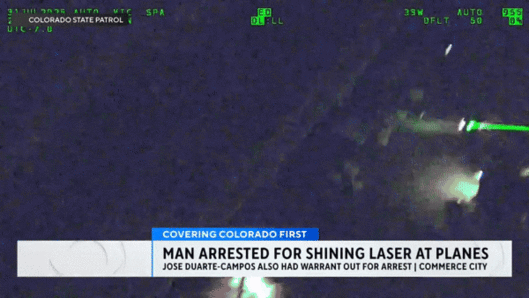 31일(현지시간) 밤 9시 15분쯤 미국 콜로라도주 덴버국제공항 근처에서 불특정 다수의 항공기에 레이저를 발사한 혐의로 40대 남성 한 명이 체포됐다. 2025.8.1 CBS콜로라도 화면(콜로라도주순찰대 제공)