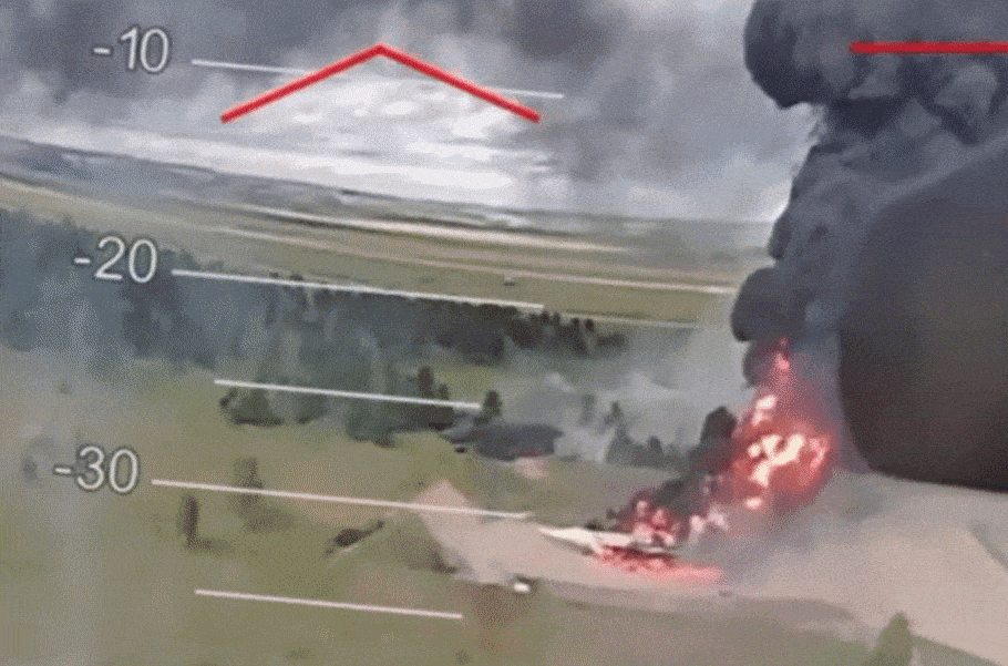 우크라이나 드론이 러시아 벨라야 기지 위를 날며 목표물을 찾고있다.