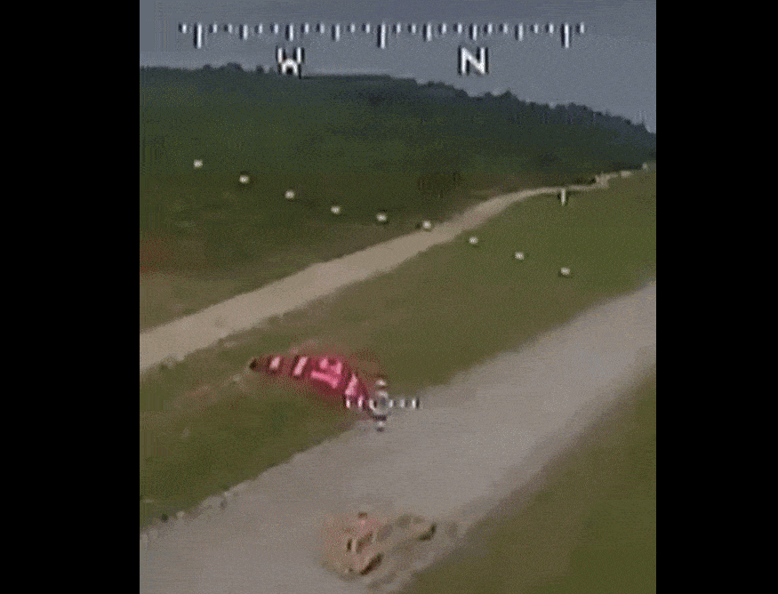 클레이모어 탑재 드론으로 다른 드론을 파괴하는 영상의 일부.  제173공수여단 제공