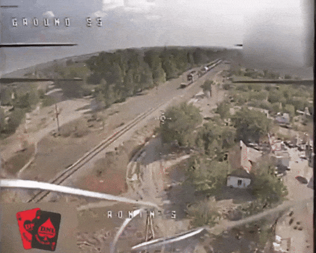 도널드 트럼프 미국 대통령과 볼로디미르 젤렌스키 우크라이나 대통령, 유럽 지도자들 간 워싱턴 회담 직후인 19일(현지시간) 러시아군이 점령 중인 우크라이나 남동부 자포리자주 몰로찬스크에서 우크라이나군 제65독립기계화여단이 자폭 드론으로 러시아군 물류 열차를 폭파했다고 우크라이나 언론이 전했다. 2025.8.19 텔레그램