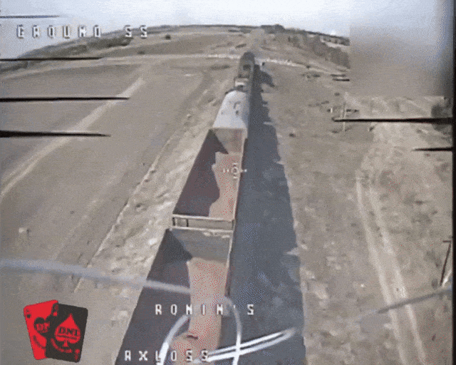 도널드 트럼프 미국 대통령과 볼로디미르 젤렌스키 우크라이나 대통령, 유럽 지도자들 간 워싱턴 회담 직후인 19일(현지시간) 러시아군이 점령 중인 우크라이나 남동부 자포리자주 몰로찬스크에서 우크라이나군 제65독립기계화여단이 자폭 드론으로 러시아군 물류 열차를 폭파했다고 우크라이나 언론이 전했다. 2025.8.19 텔레그램