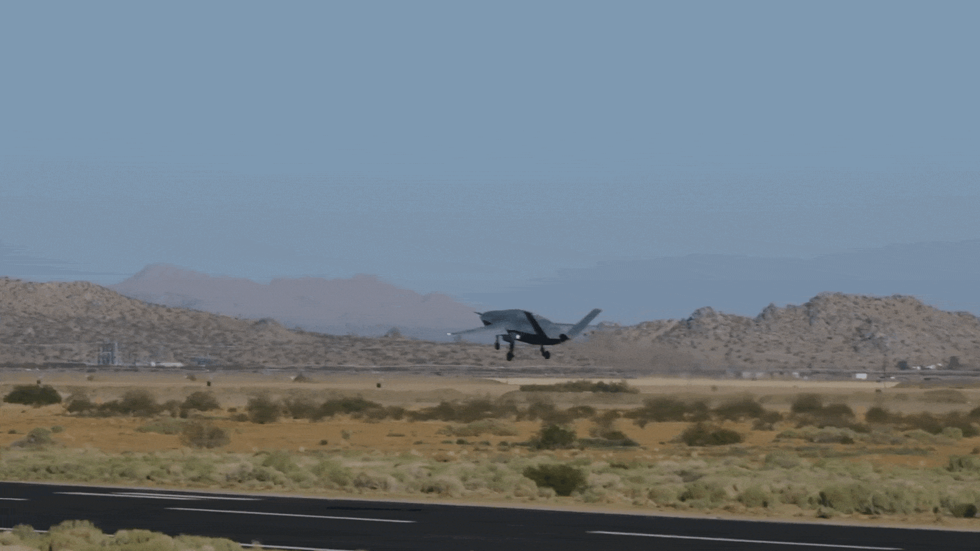 제너럴 아토믹스가 개발한 YFQ-42A가 처음으로 하늘을 날았다. 제너럴 아토믹스 항공시스템(GA-ASI) 제공