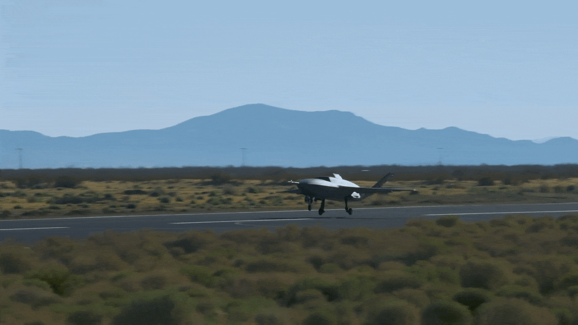 차세대 무인전투기 YFQ-42A가 시험 비행에 성공했다. 제너럴 아토믹스 항공시스템(GA-ASI) 제공