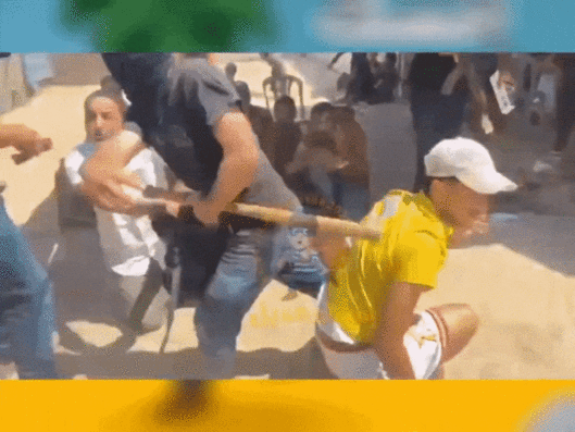 하마스 단속대가 2025년 9월 초 가자지구 칸 유니스에서 현금 결제를 거부한 상인들을 곤봉으로 폭행하는 장면. 은행 폐쇄와 화폐 훼손으로 현지에 현금 부족 사태가 이어지자 하마스는 “위조가 아니면 모든 지폐와 동전을 받아야 한다”는 지침을 내렸다. 출처=엑스