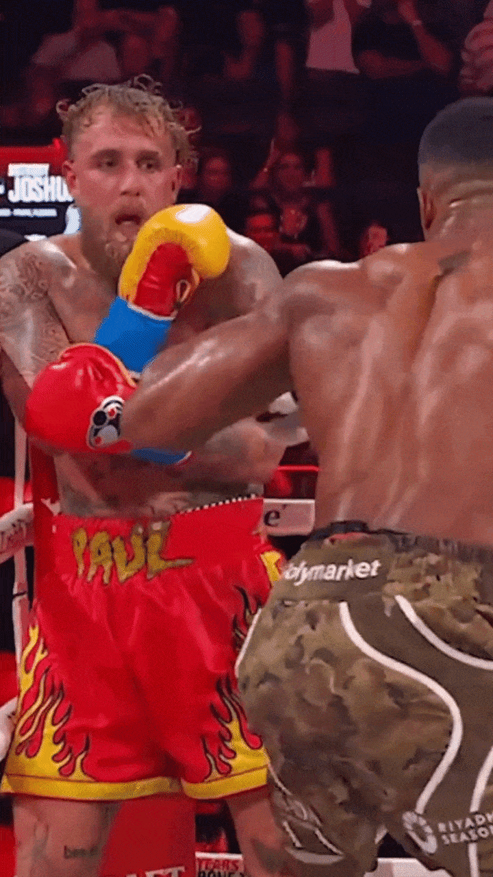 앤서니 조슈아의 강펀치가 제이크 폴의 얼굴에 적중하는 순간을 담은 경기 장면. 폴은 해당 장면을 짧은 영상으로 편집해 자신의 인스타그램에 올렸다. 2025.12 / 제이크 폴 인스타그램