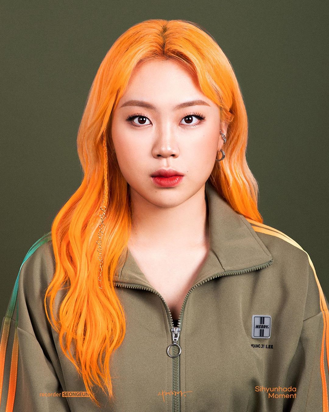 [연재] 엑스포츠뉴스 `★해시태그` 이영지, 19세 고등래퍼의 첫 민증사진…트레이닝복은 필수 [★해시태그] ZUM 뉴스