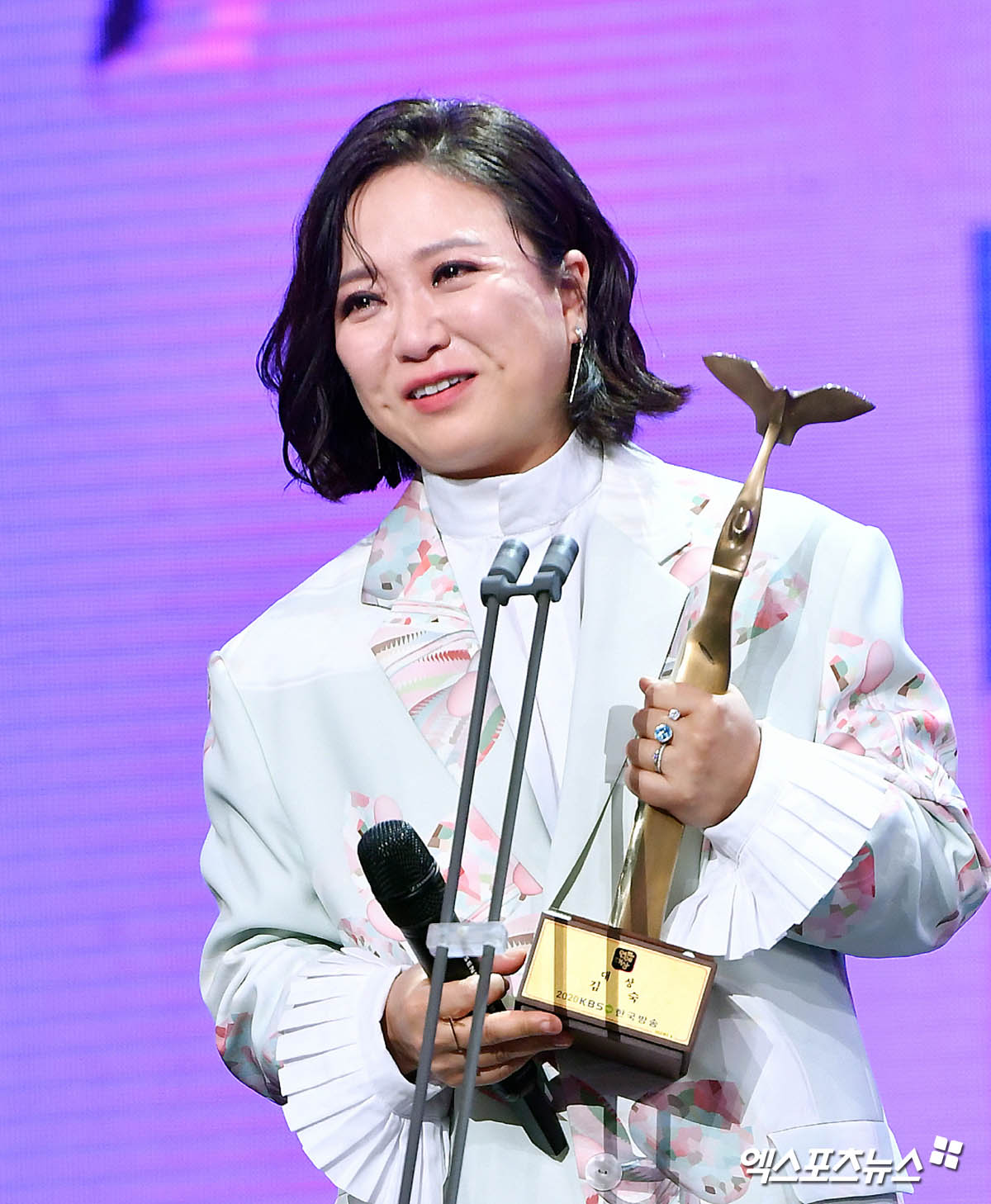 시상식 이모저모 | `데뷔 25년 만에 첫 대상 `김숙 `눈물의 수상 소감`[엑`S Hd포토] : Zum 뉴스