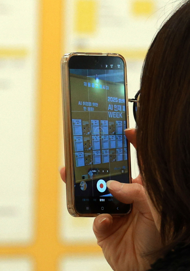 반도체·AI 전문가 웃고···도소매업 '무인화' 직격탄