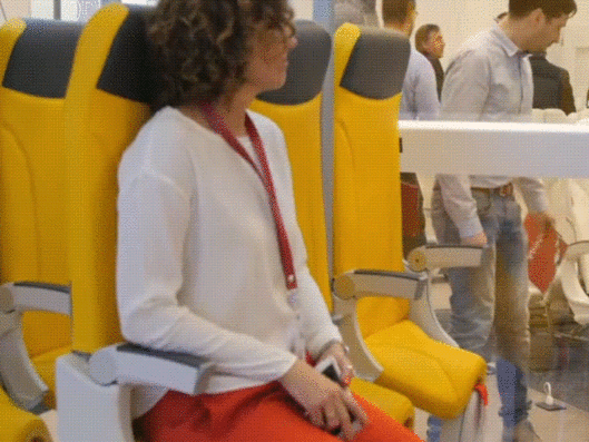 외국 저가 항공사가 이르면 내년부터 '스탠딩 좌석'을 도입할 수 있다는 보도가 나왔다. 사진은 아비오인테리어스가 지난 2018년 선보인 비행기 입석 좌석 '스카이라이더 2.0'. [사진=아비오인테리어스]