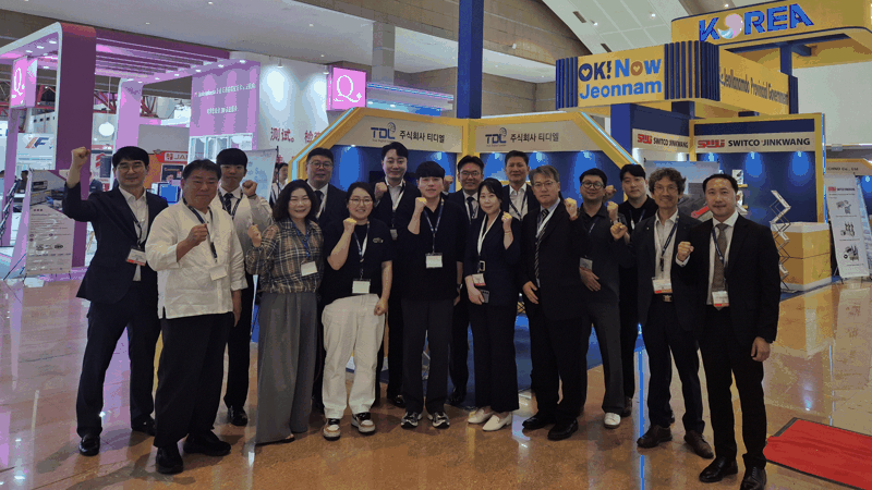 전남도는 코트라(KOTRA) 광주전남지원본부와 함께 '2025 에너지 특화 인도네시아 시장개척단'을 꾸려 지난 4월 인도네시아 자카르타에서 열린 동남아 최대 에너지 전문 전시회인 '인도네시아 국제 태양광 및 광전지 전시회(Solartech Indonesia 2025)'에 참가해 118개 현지 바이어와 172건의 상담을 진행하고, 5만 달러 규모의 수출 업무협약을 하는 등 인도네시아 재생에너지 시장 수출 거점을 확보하고 기술 협력 기반도 다졌다고 6일 밝혔다.