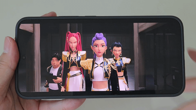 샤오미 15T 프로로 넷플릭스 '케이팝 데몬 헌터스'를 재생하는 모습. 사진=구자윤 기자