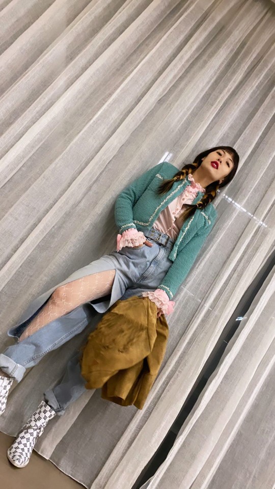 연재 매일경제 `똑똑SNS` | 현아, 망사스타킹 `파격룩` [똑똑SNS ...