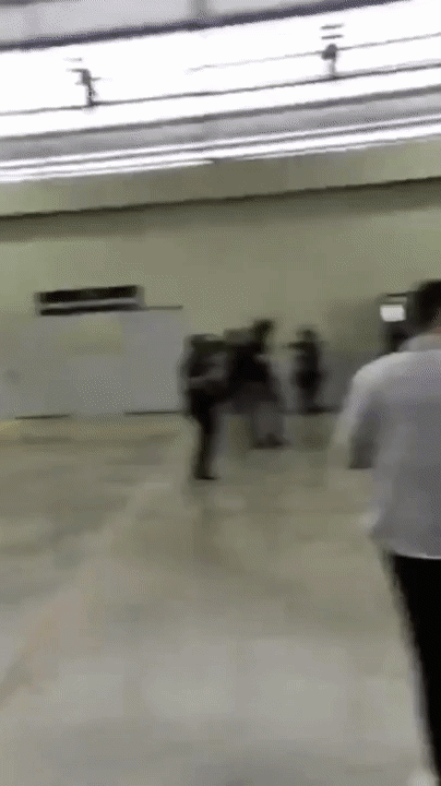 맷 게이츠 전 미국 하원의원이 지난 10일 자신의 엑스 계정에서 엘살바도르 테러범수용센터 방문을 공개했다. [사진 = 멧 게이츠 X(엑스)]