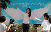 천사날개 사진, 학생이 준 상장 … 마음의 선물에 웃은 스승들 : ZUM 뉴스