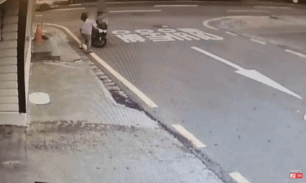 지난 1일 유튜브 '한문철TV'에 한 교통사고 영상이 올라왔다. /영상=유튜브 '한문철TV' 캡처