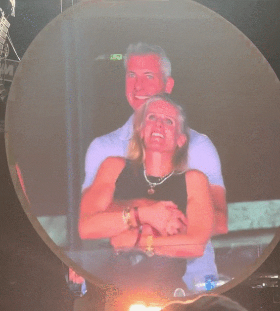 콜드플레이 콘서트 전광판에 잡힌 불륜 현장. 틱톡 @instaagraace 계정