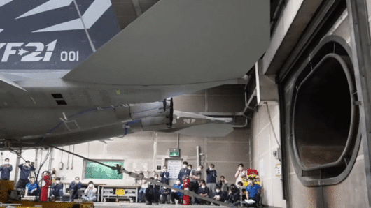 한국항공우주산업(KAI) ‘AB동’에서 KF-21의 엔진최대출력 시험이 진행되고 있다. (출처=방위사업청)