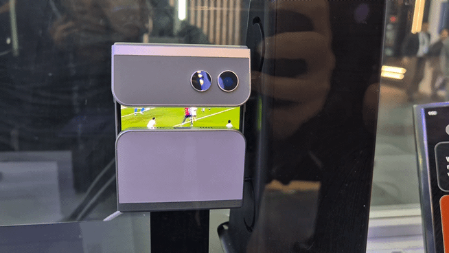 삼성디스플레이가 선보인 비대칭 플립(사진=임유경 기자)