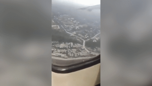 페이스북에 올라온 네팔 예티항공 추락 당시 상황으로 추정되는 영상.착륙 직전 비행기 실내 모습에 이어 바로 화염에 휩싸인 모습이 그대로 담겨져있다../페이스북