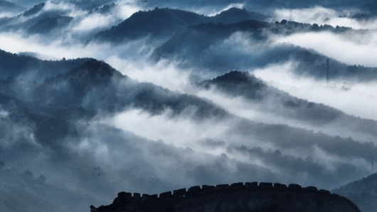 천상의 시선으로 드러난 풍광은 마치 흑백의 대비로 이루어진 수묵화 한 폭이다./웨이보 @리치풍경선(荔枝风景线)