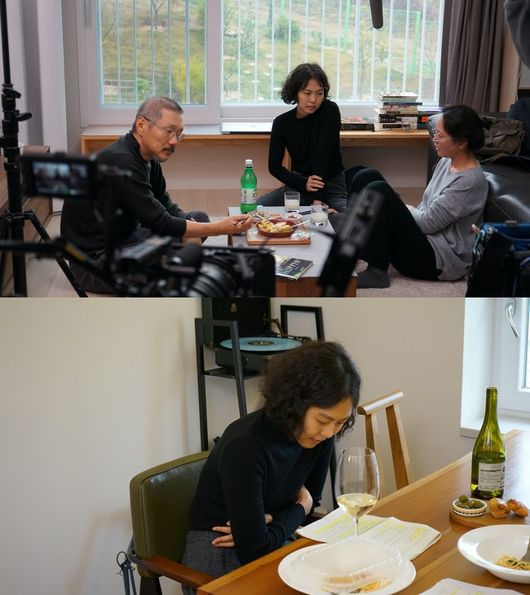 촬영 현장 속 스타들은 | `도망친 여자` 홍상수♥김민희, 촬영장서도 알콩달콩? 연기 앞두고 진지모드 : ZUM 뉴스 촬영 현장 속 스타들은 | `도망친... 