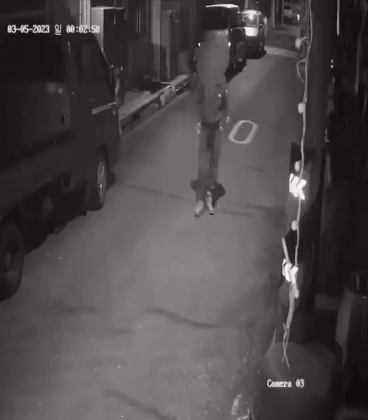 방화 후 도주하는 40대[허종식 의원실 제공. 재판매 및 DB 금지]