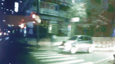 A씨가 주행 중인 차량 앞으로 뛰어드는 모습[경기남부경찰청 제공. 재판매 및 DB 금지]