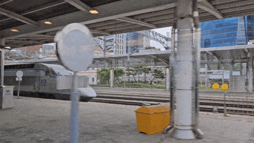 서울역을 빠져나가는 관광열차(GIF)[촬영 임성호]