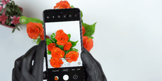 갤럭시A52 추정 기기 [출처=유튜브 채널 ‘모바일 에스테틱(Moboaesthetics)’]