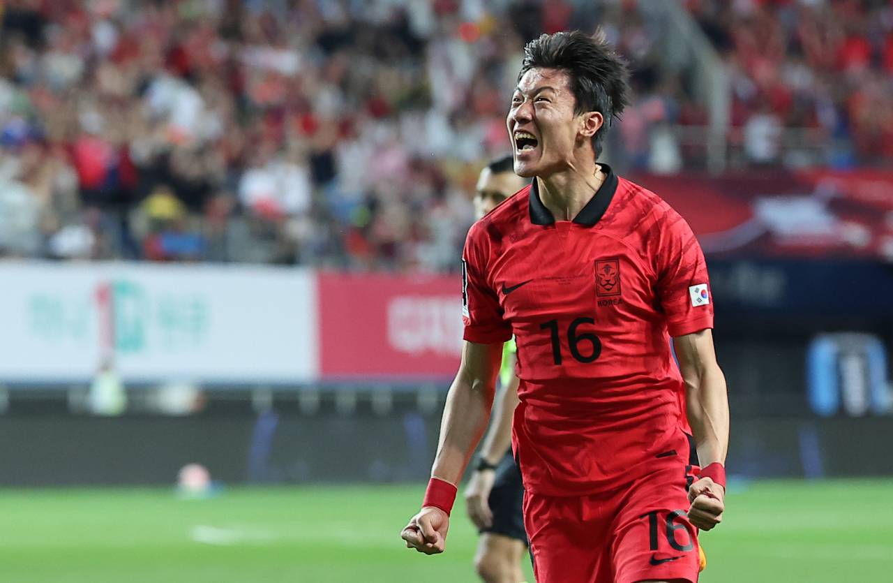 황의조, SNS 폭로 작성자 고소