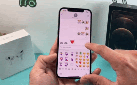 아이메시지의 스페셜 이펙트 기능을 활성화하는 장면. [유튜브 'Technomentary' 캡처]