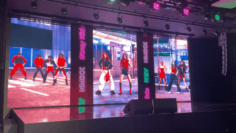 지난 2일 코카콜라와 JYP엔터테인먼트 협업곡 ‘라이크 매직(like magic)’ 뮤직비디오가 공개되는 모습. 전새날 기자