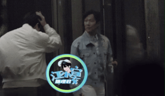 정우성(왼쪽)과 이정재가 중국 알리바바 그룹 계열 엔터테인먼트 회사를 방문하는 등 베이징에서 목격된 모습이 담긴 영상과 사진이 중국 소셜미디어(SNS)를 통해 퍼지고 있다. [웨이보 갈무리]