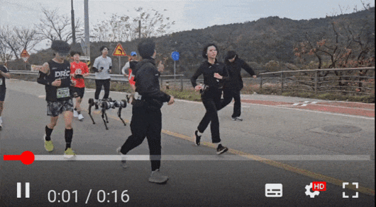 라이보가 상주 곶감 마라톤 대회에서 주행하고 있다.[KAIST 제공]