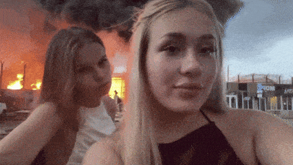 우크라이나의 드론 공격으로 화재가 발생한 석유 저장소를 배경으로 동영상을 촬영해 소셜미디어에 게시한 러시아 청년들이 경찰에 체포됐다.[뉴시스]