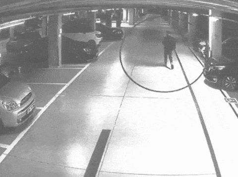 조직원 10여명이 탈퇴한 조직원을 찾아가 폭행하는 모습. 이후 탈퇴 조직원을 감금하기도 했다. [서울경찰청 제공]