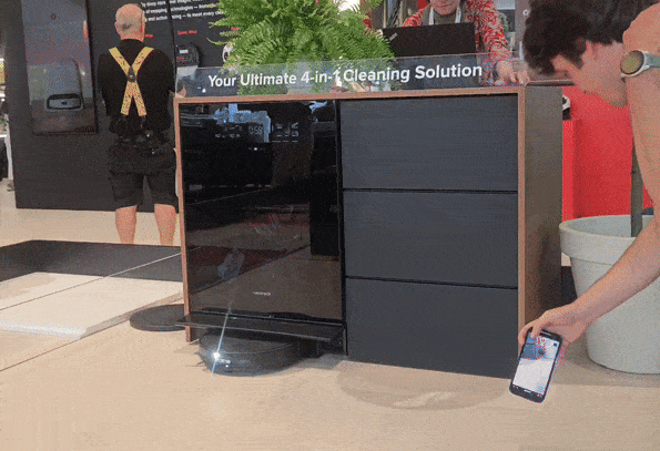 로보락이 독일 베를린에서 열리는 IFA 2025에서 소개한 차세대 로봇청소기. 세탁기 하단 빈 공간에 들어가 공간 효율성을 높였다. 베를린=박지영 기자