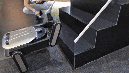 드리미가 독일 베를린에서 열리는 IFA 2025에서 시연한 차세대 로봇청소기 ‘사이버 X’. 베를린=김현일 기자