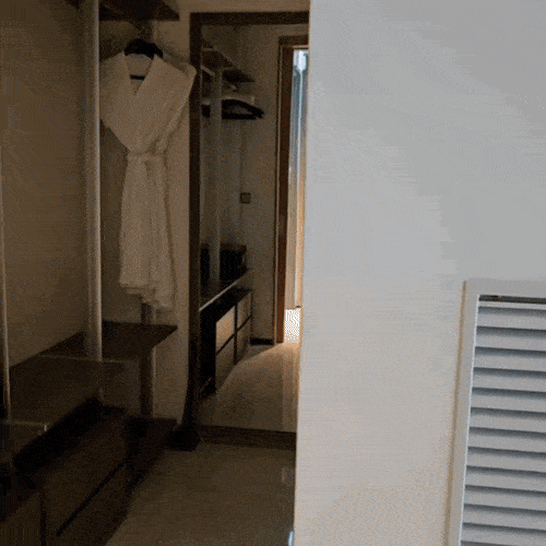 시그니엘 내부 전경. 주방 가구들이 모두 빌트인 되어있고, 서울 시내를 조망가능하다. [서정은 기자]