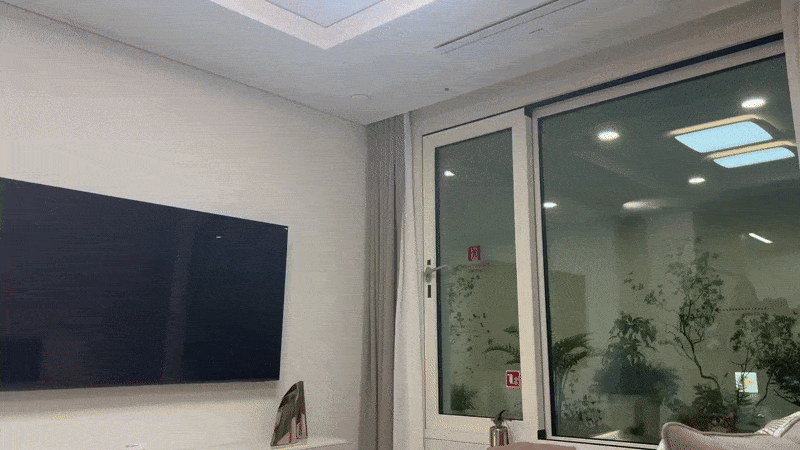 7일 반포 래미안 트리니원 견본주택 59㎡B 타입 유닛 거실의 모습. 층고가 약 2.5ｍ로 높다. 정주원 기자