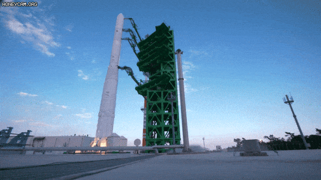 한국형발사체 누리호가 전남 고흥 나로우주센터에서 발사되고 있다.[한국항공우주연구원 제공]