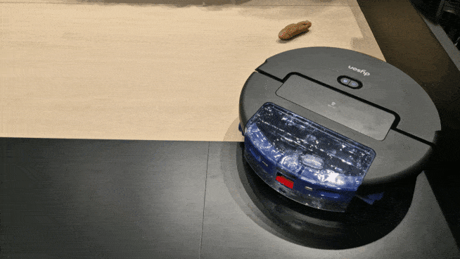 다이슨은 22일 서울 여의도 더현대 서울 5층의 팝업 스토어에서 미디어 행사를 갖고 로봇청소기를 공개했다. 김현일 기자