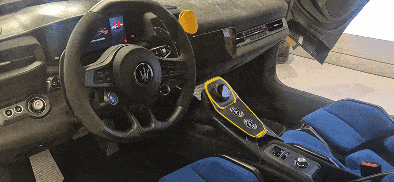 이달 국내 출시된 마세라티의 고성능 슈퍼 스포츠카 ‘GT2 스트라달레’ 내부 모습. 정경수 기자